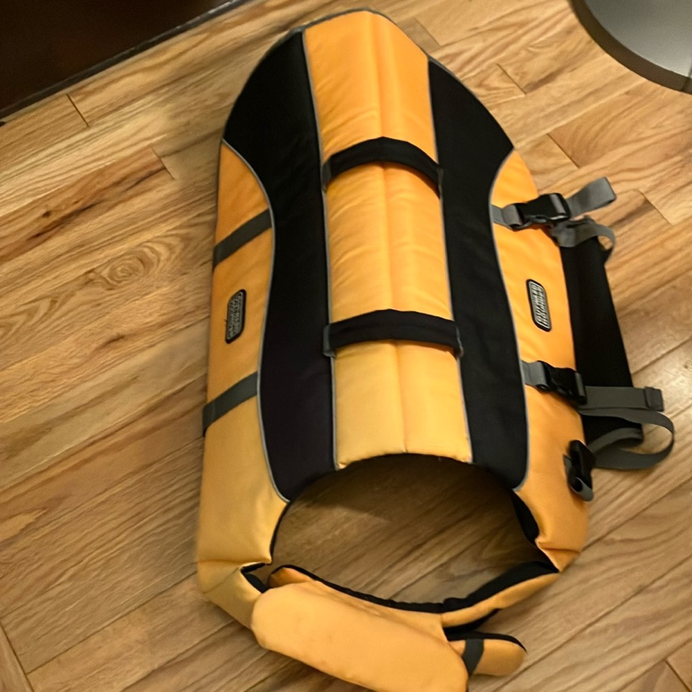 Outward hound life jacket XL